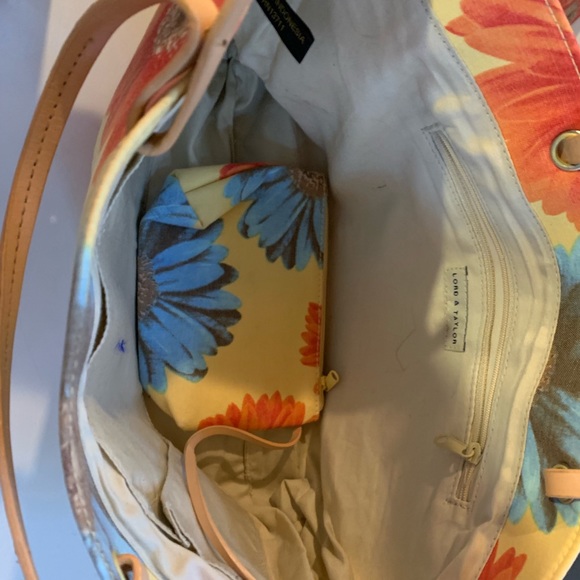 Lord & Taylor floral beach bag with leather trim and bucket hat set - Picture 6 of 6